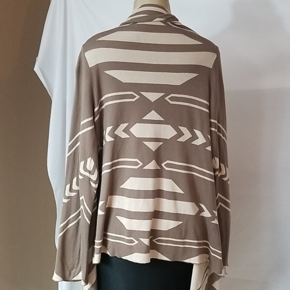 NEIMAN MARCUS ABSTRACT CARDIGAN OPEN FRONT - Picture 4 of 8